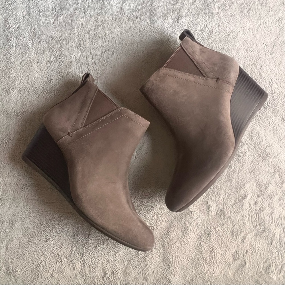Vionic Paloma Waterproof Suede Wedge Ankle Boot Bootie Grey Greige Sz 7.5